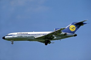 Maschine vom Typ Boeing 727-100 Photo By Steve Fitzgerald - Website: http://www.airliners.net/photo/Lufthansa/Boeing-727-30C/1815012/&sid=7e2d2506874a4ec28213f12edad1a508, GFDL 1.2, https://commons.wikimedia.org/w/index.php?curid=18004324